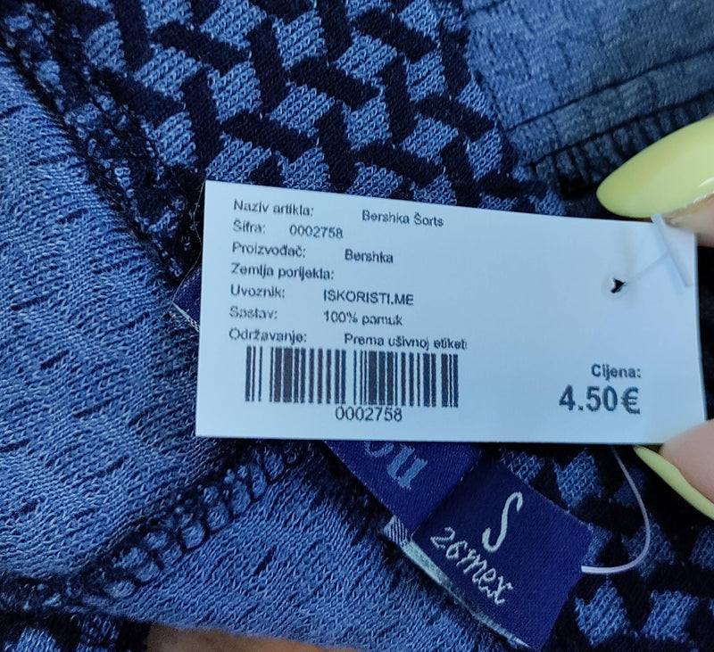 Bershka Šorts - ISKORISTI.ME